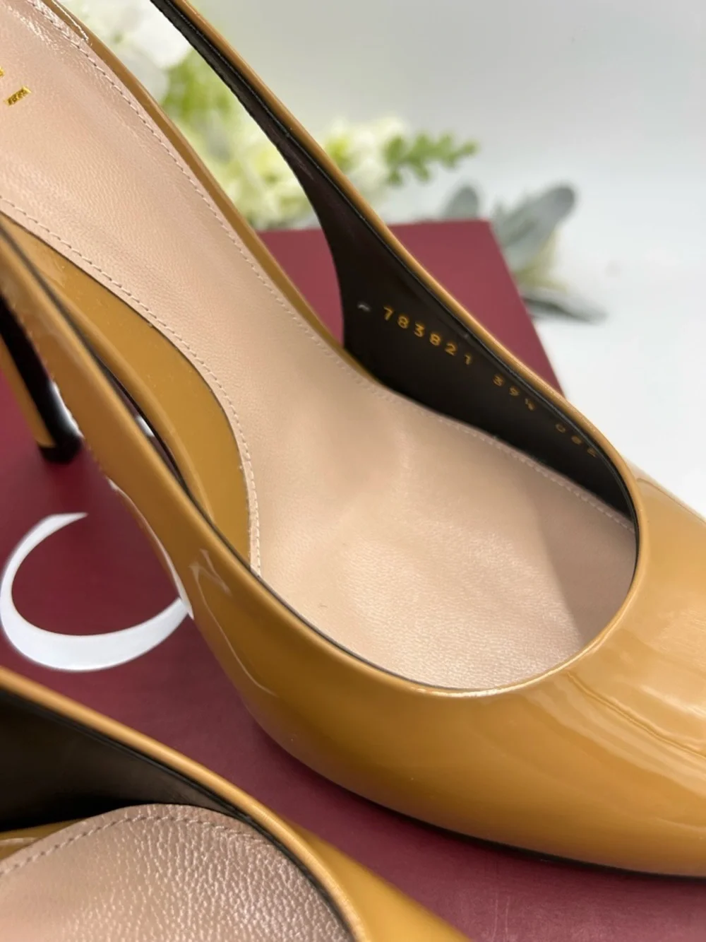 Women's Gucci Signoria chain patent sling back pumps size 39.5 made in Italy